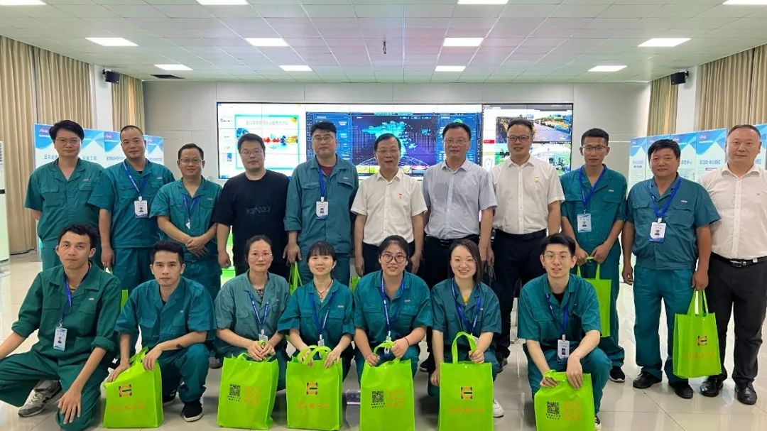 送清凉 鼓干劲 | 集团公司领导分赴紫光环保一线开展高温慰问